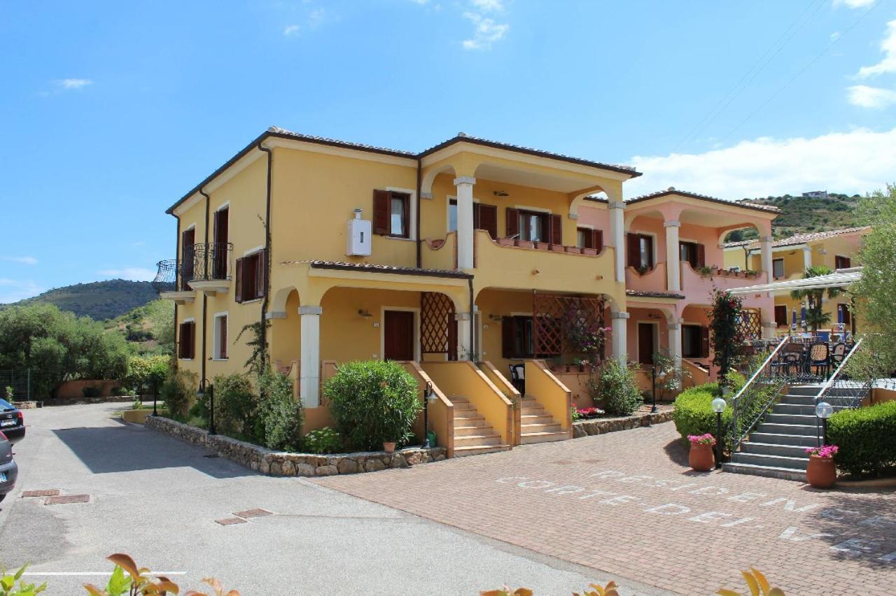 Residence Corte Dei Venti Budoni Exteriör bild