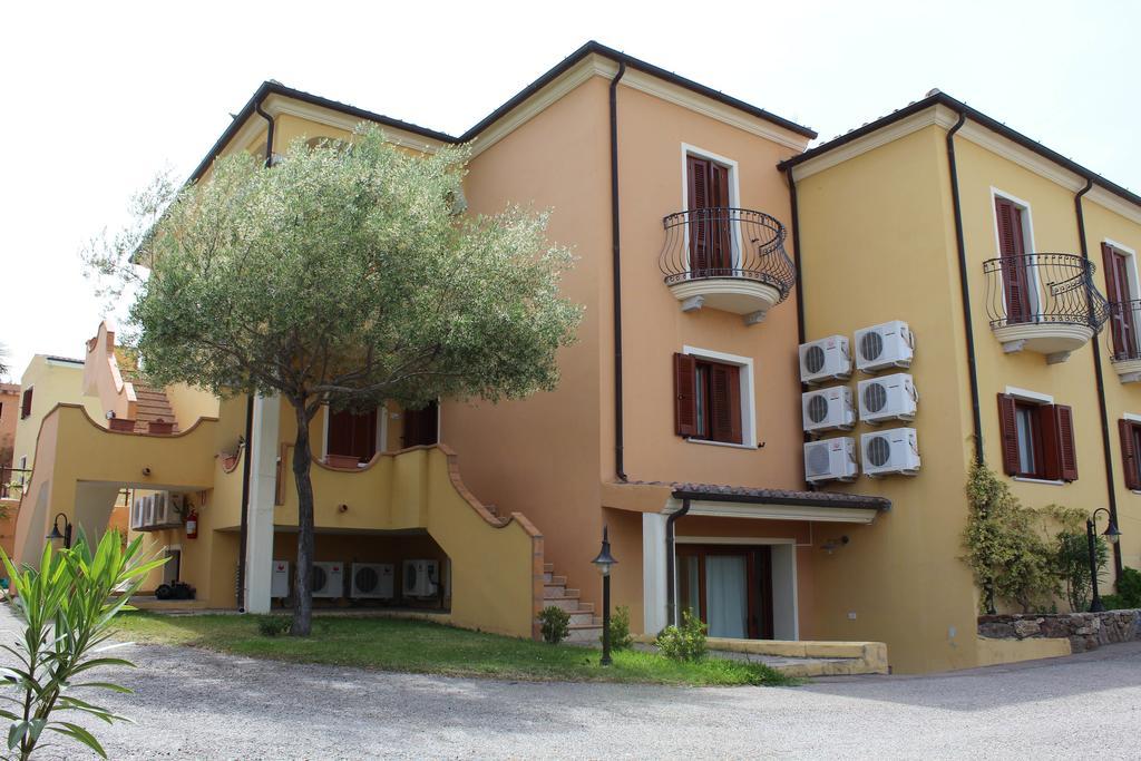 Residence Corte Dei Venti Budoni Exteriör bild