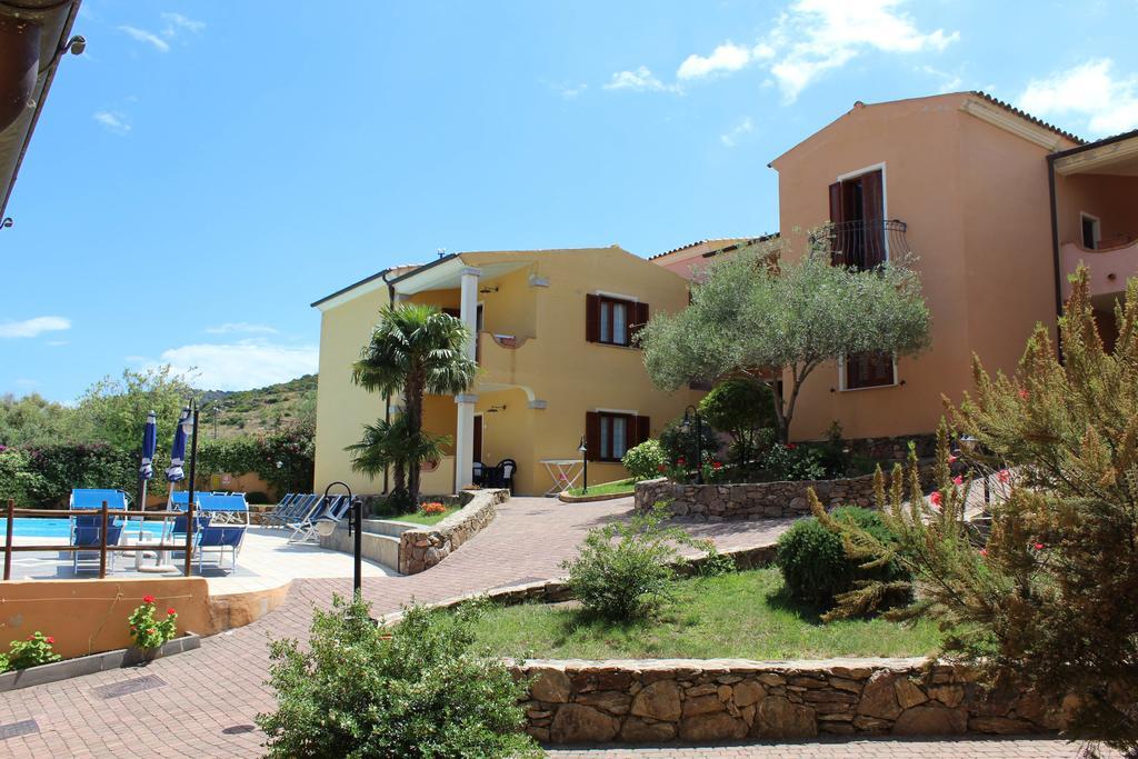 Residence Corte Dei Venti Budoni Exteriör bild