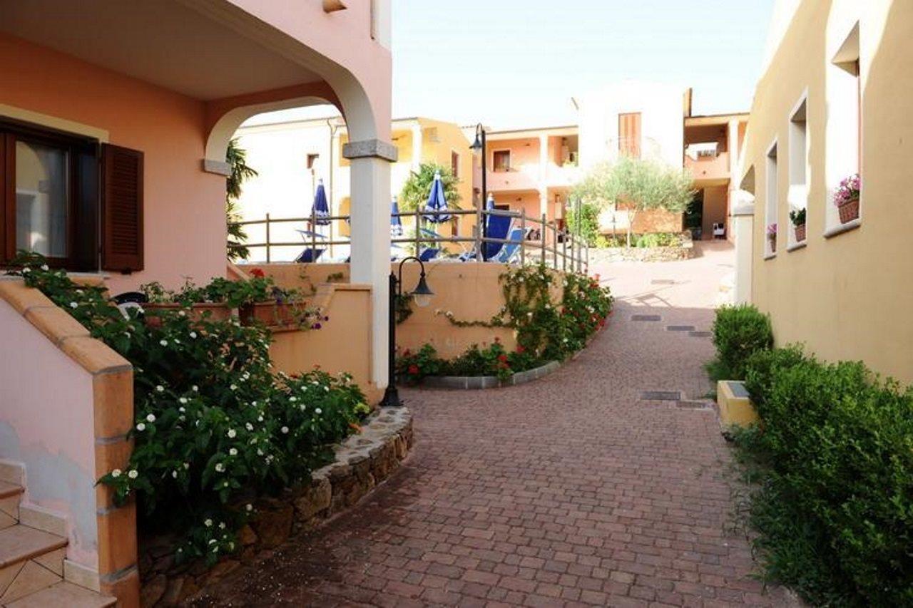 Residence Corte Dei Venti Budoni Exteriör bild
