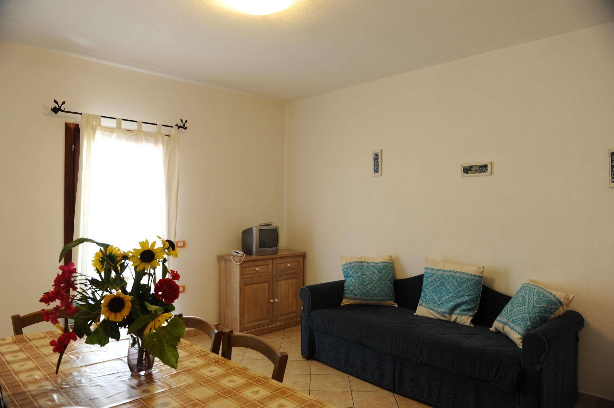 Residence Corte Dei Venti Budoni Exteriör bild