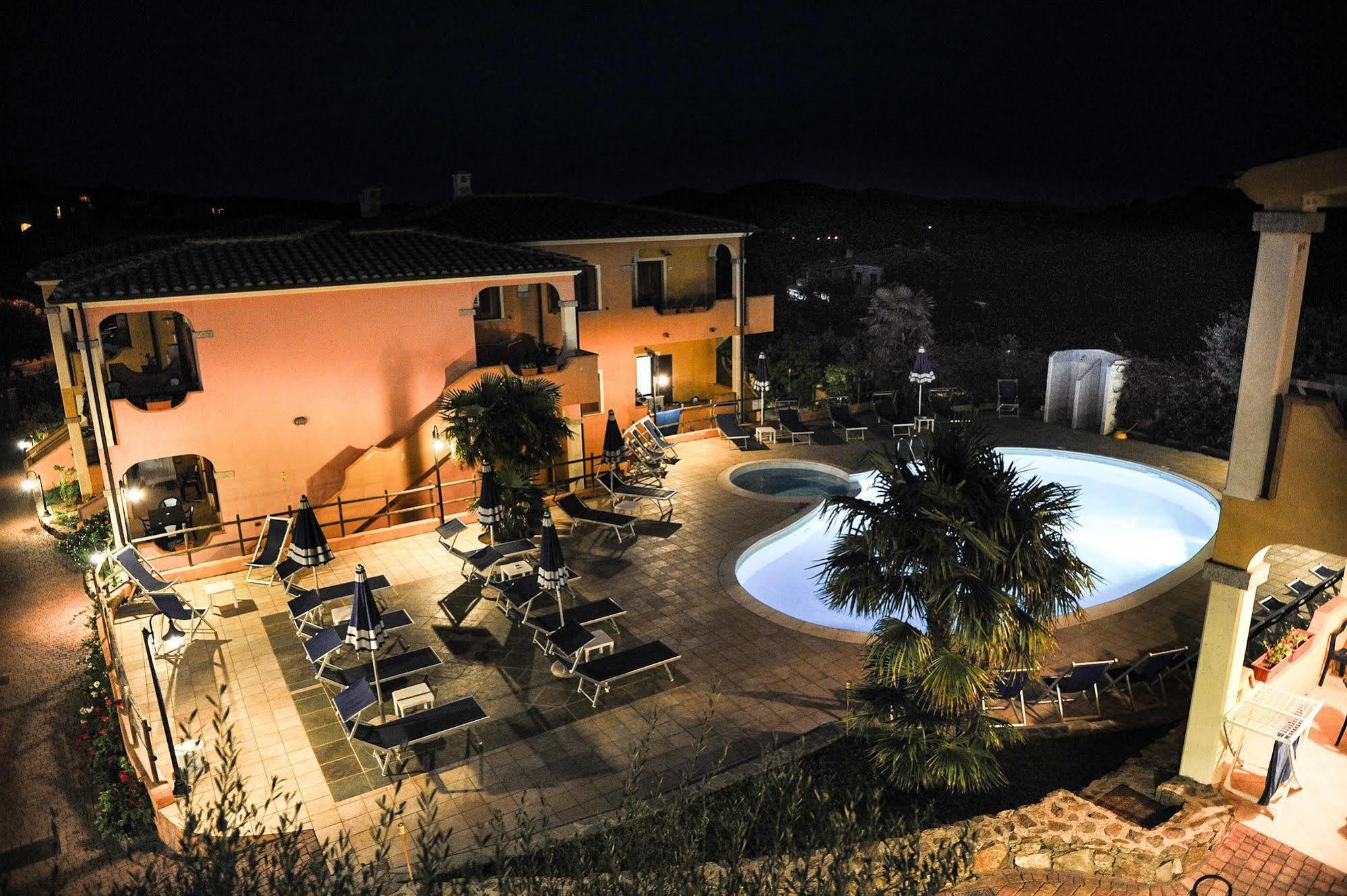 Residence Corte Dei Venti Budoni Exteriör bild